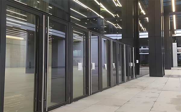 渭滨玻璃地弹门