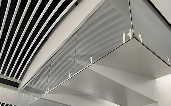 渭滨玻璃挡烟垂壁