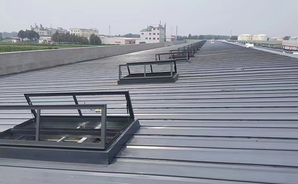 某中学室内体育馆渭滨排烟窗改造项目