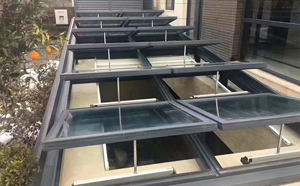 某轨道交通车辆维修车间渭滨排烟窗应用